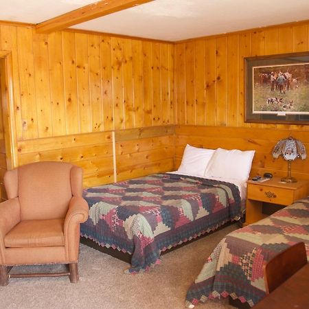 Yellowstone Holiday Motel West Yellowstone Exterior photo
