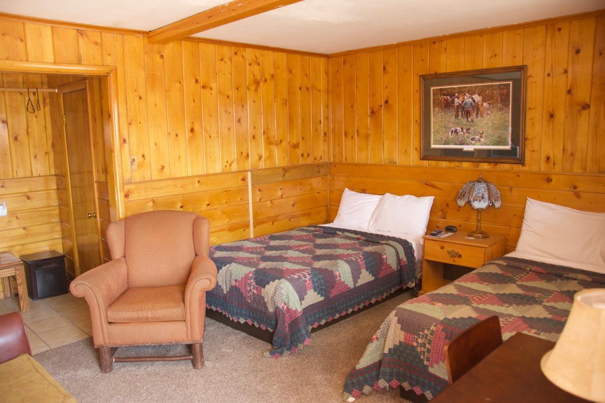 Yellowstone Holiday Motel West Yellowstone Exterior photo