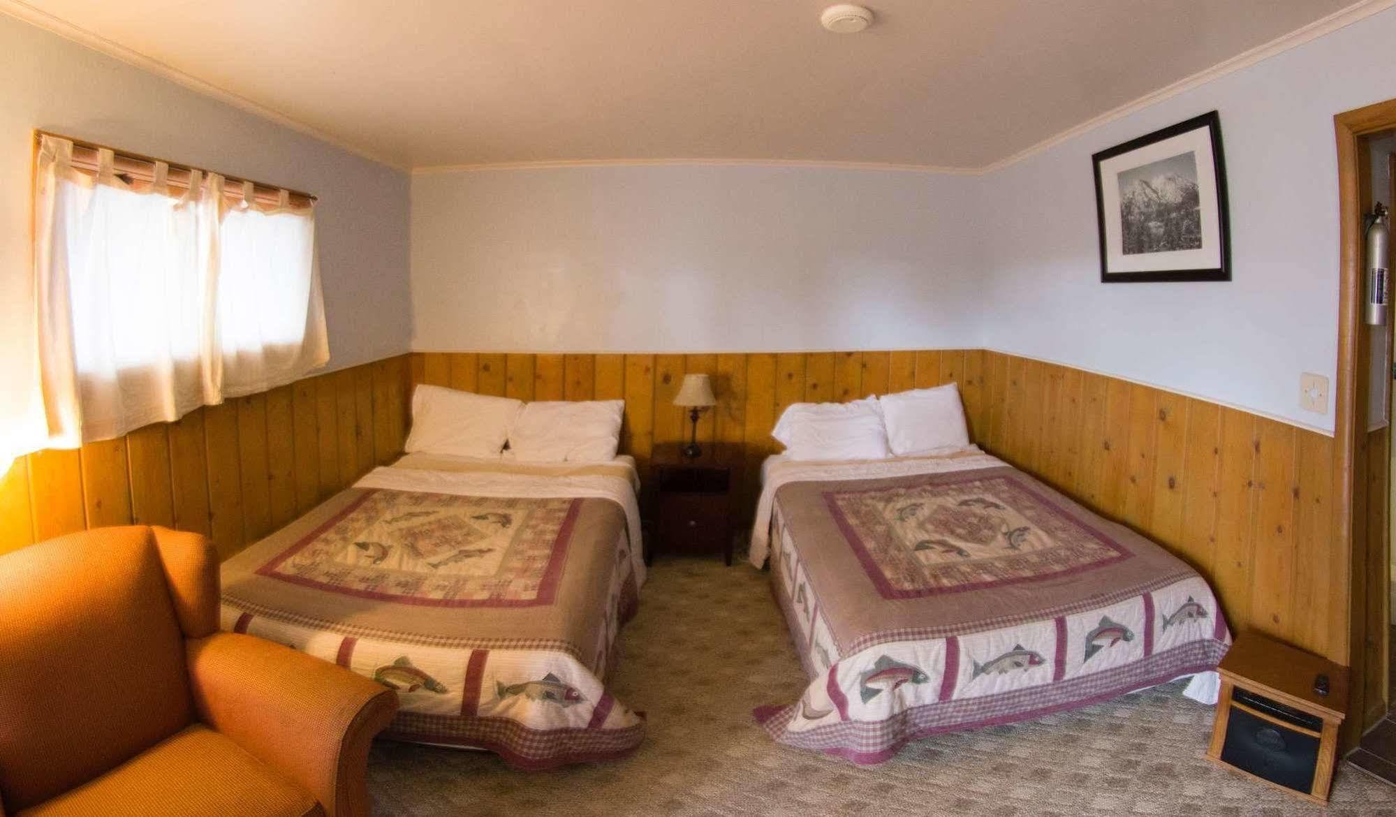 Yellowstone Holiday Motel West Yellowstone Exterior photo